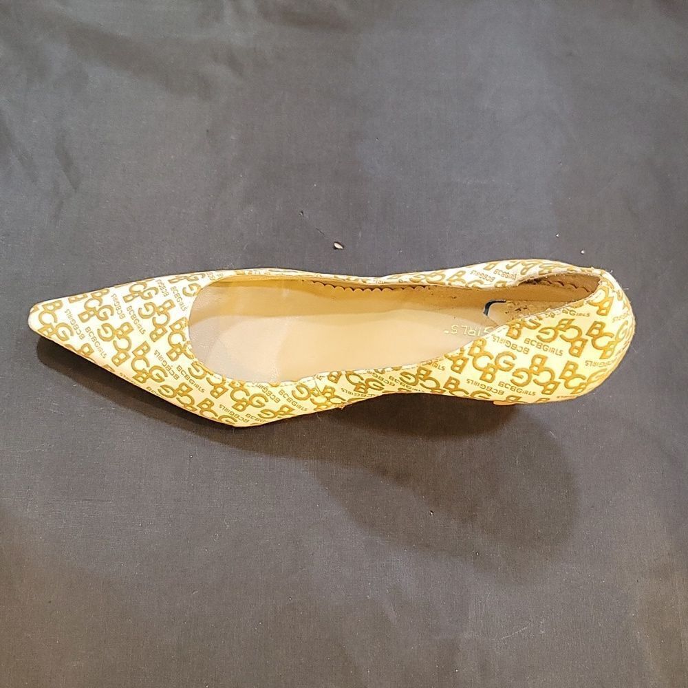 BCBGIRL POINTED TOE SLIP-ON WOMEN"S KITTEN PUMPS